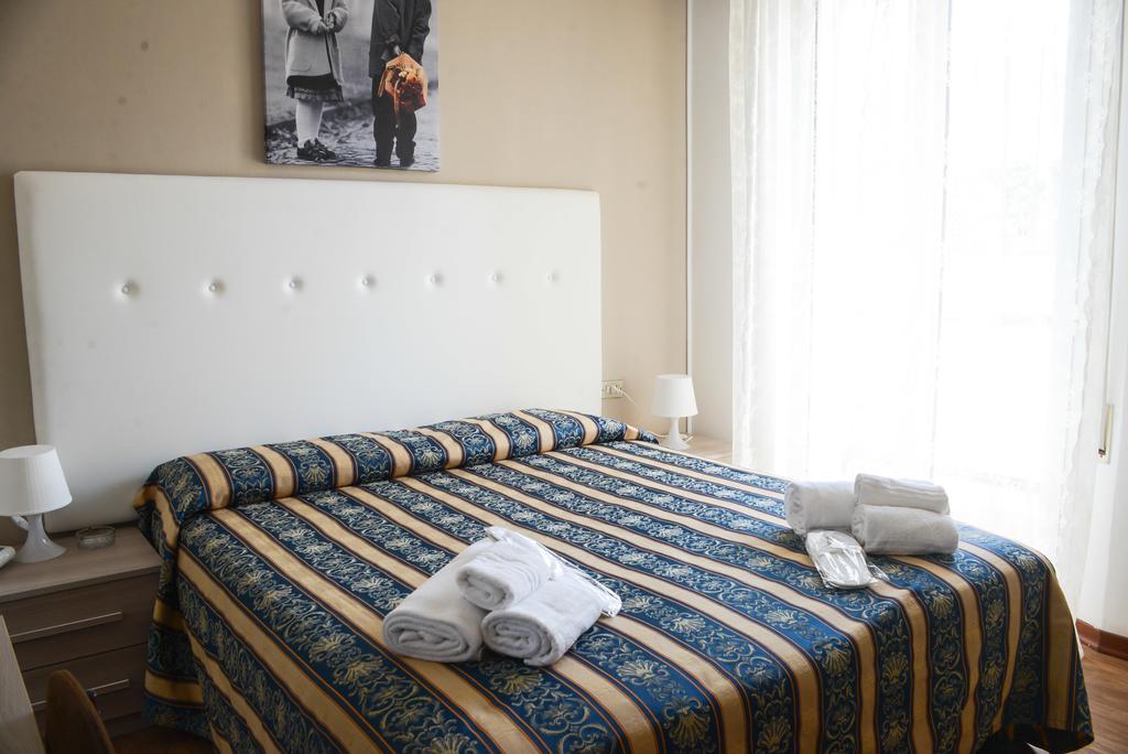 Hotel Vergilius Riccione Exterior foto