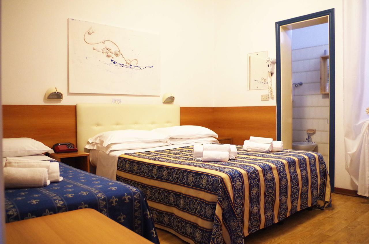 Hotel Vergilius Riccione Exterior foto