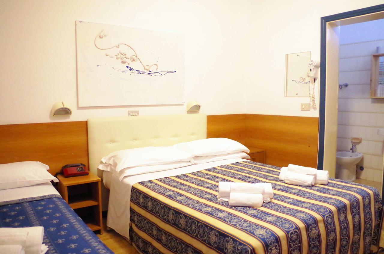Hotel Vergilius Riccione Exterior foto